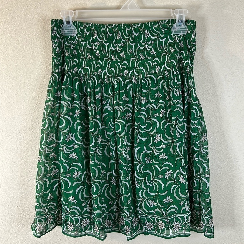Max Studio NWT Elastic waist short Green floral print Skirt. SMALL